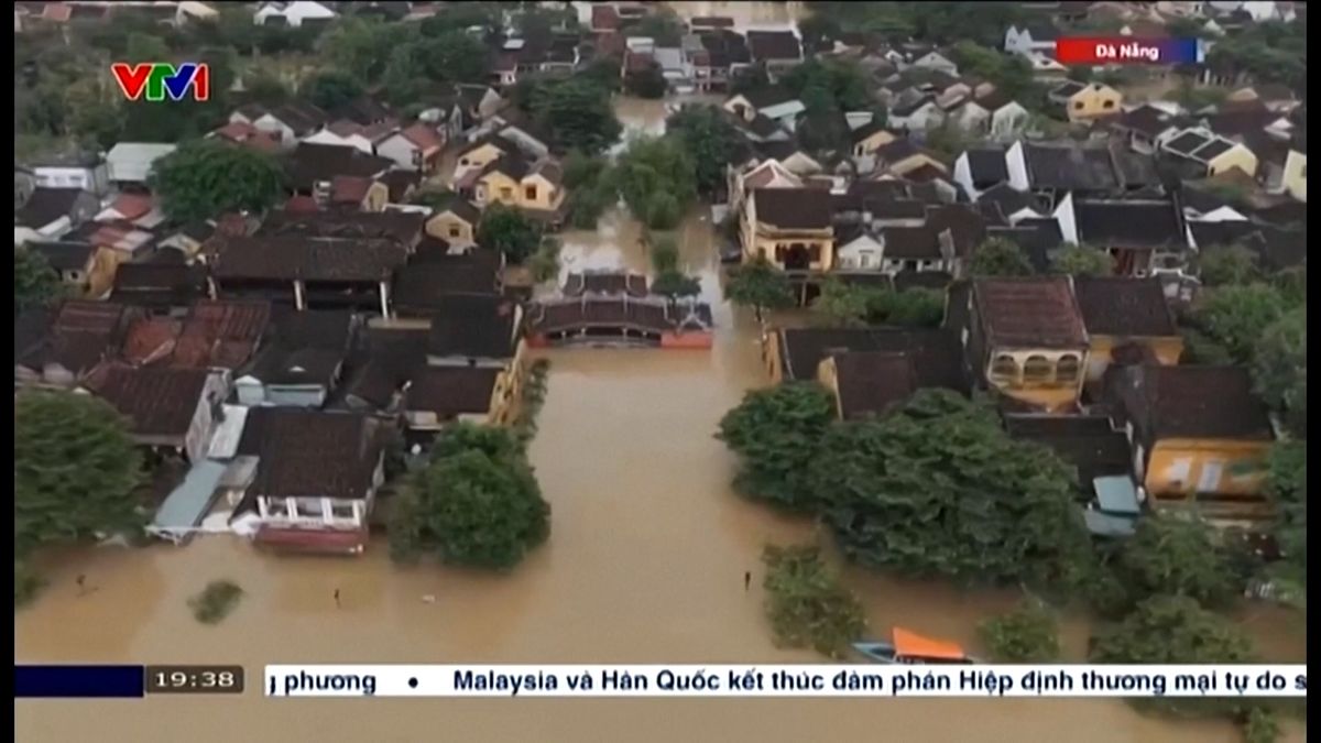 Ve Vietnamu rekordně napršelo. Kvůli povodním je minimálně deset obětí